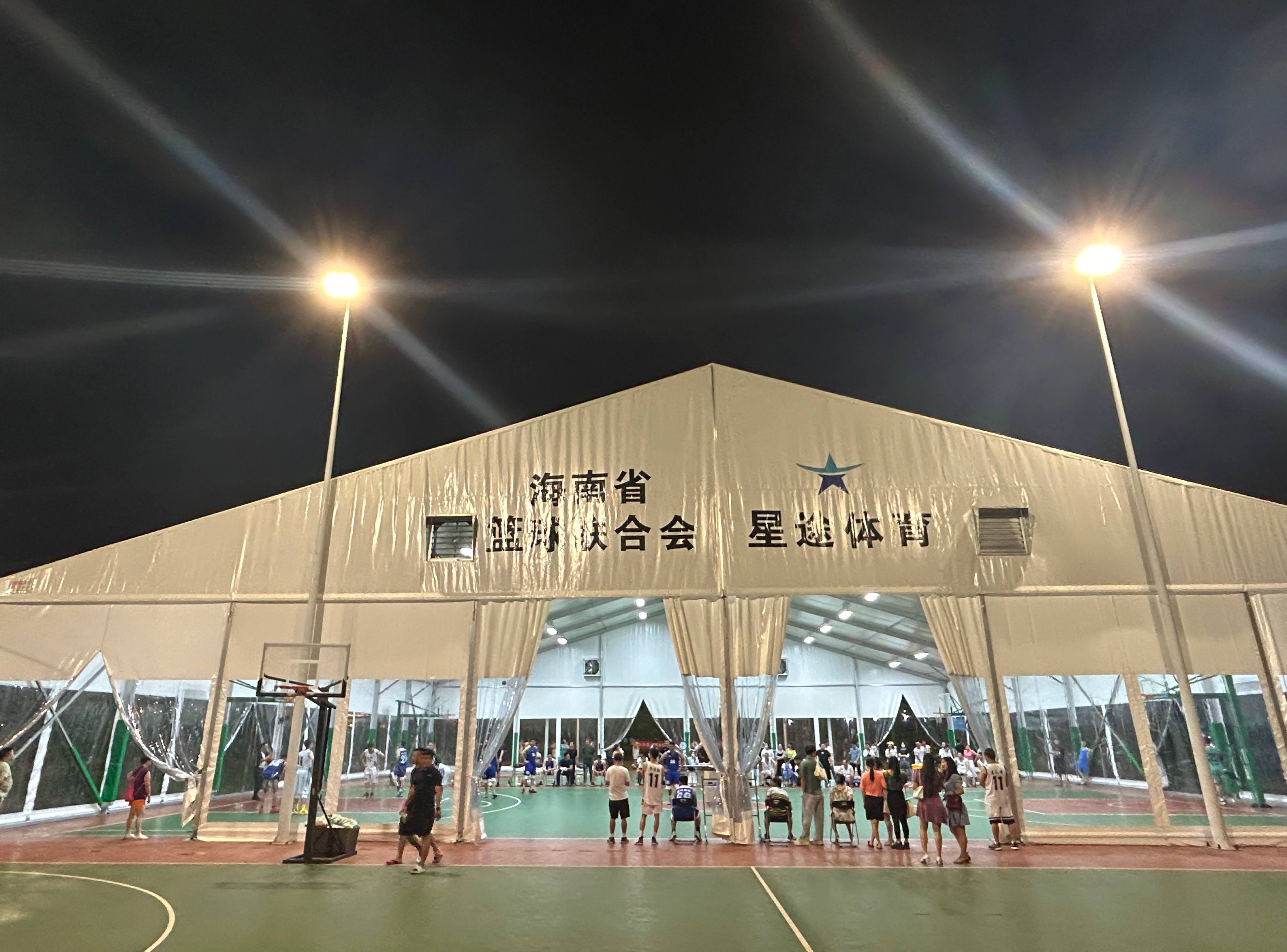海南队在球场上展现出扎实的技术