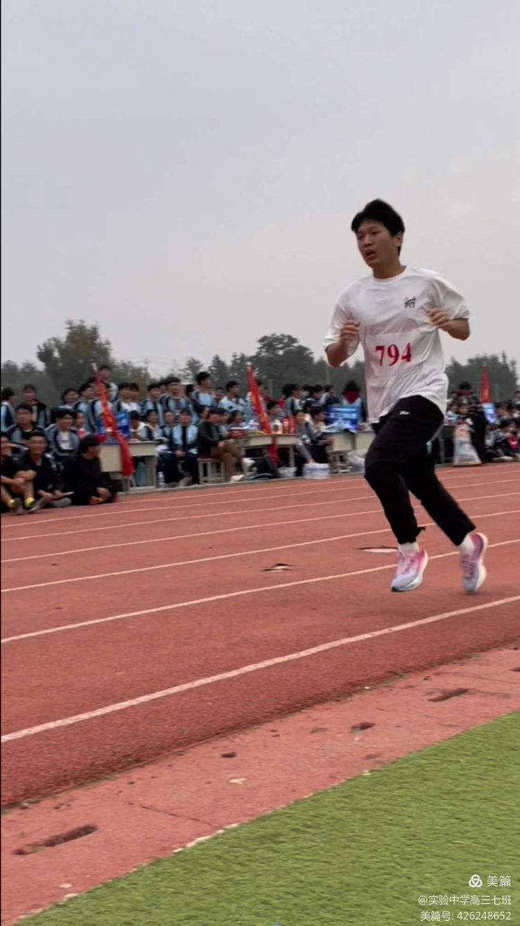 运动员在赛场上燃起激情令人感动